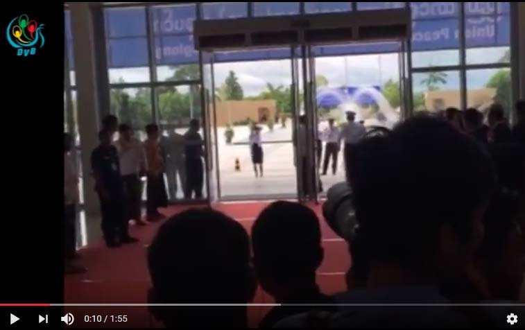 ၂၁ ရာပင္လံုညီလာခံသို႔ ေဒၚေအာင္ဆန္းစုၾကည္ ေရာက္ရွိလာမႈ ျမင္ကြင္း (႐ုပ္သံ)