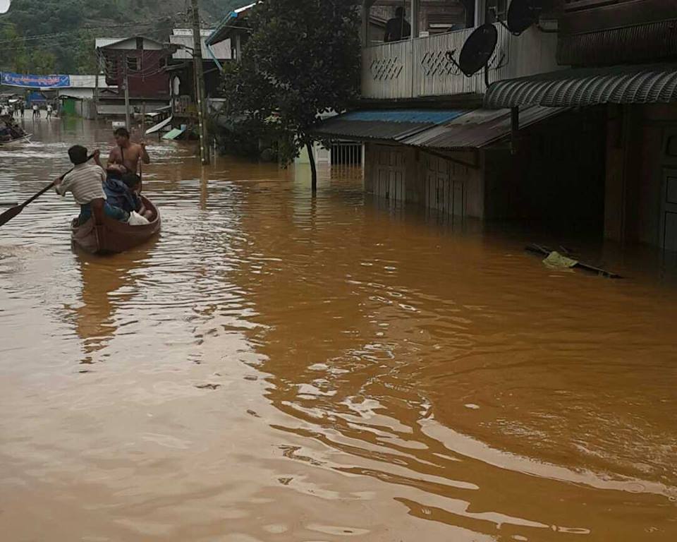 မုိးအဆက္မျပတ္ရြာသြန္းမႈေၾကာင့္ ဖားကန္႔ ေရႀကီး
