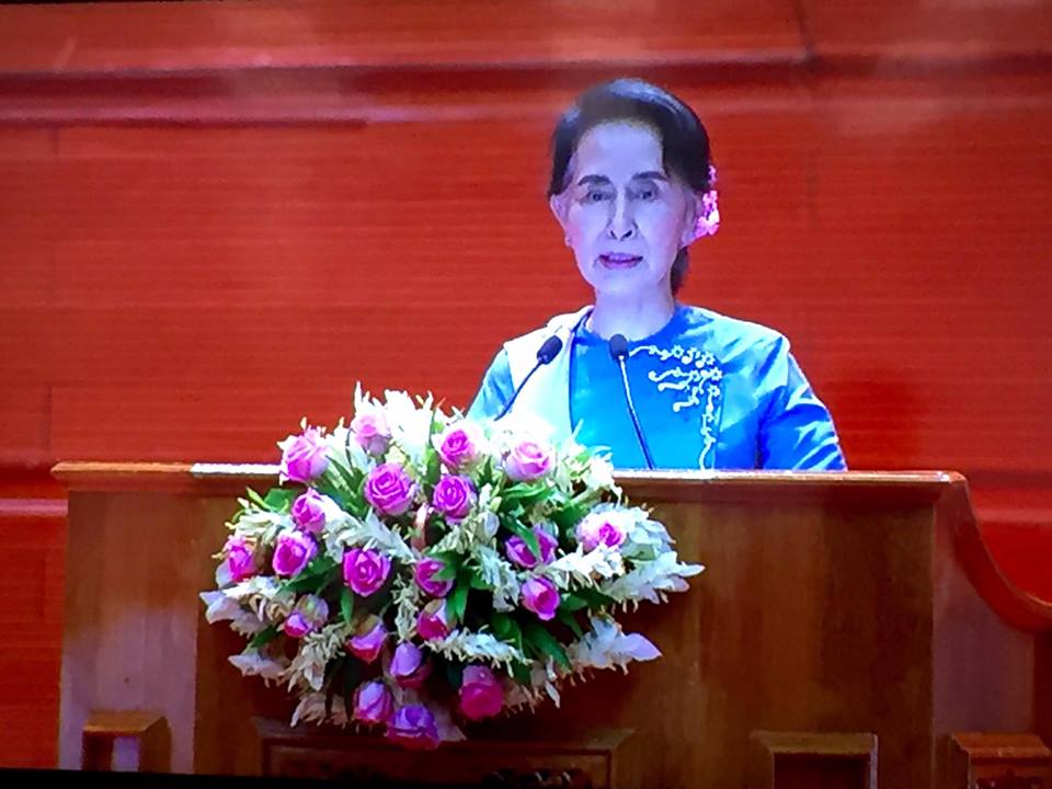 အာဃာတမထားဘဲ ေကာင္းမြန္သည့္အေမြအႏွစ္ ခ်န္ထားႏိုင္ေရး ၀ုိင္း၀န္းလုပ္ၾကရန္ ေဒၚေအာင္ဆန္းစုၾကည္ေျပာ