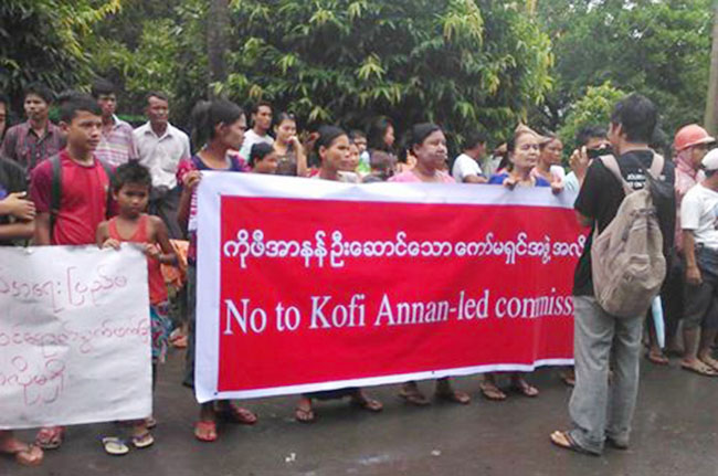 ကုိဖီအာနန္ကုိ စစ္ေတြေဒသခံမ်ား ေလဆိပ္တြင္ ဆႏၵျပ
