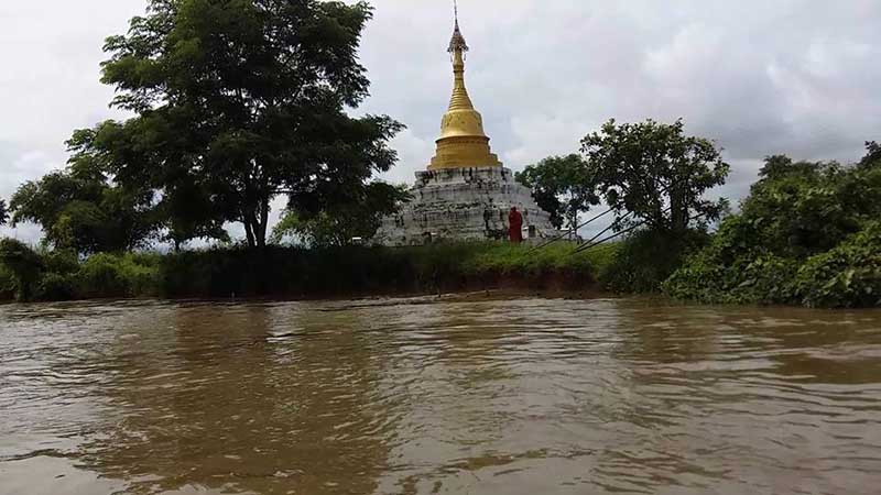 ေရတုိက္စားမႈေၾကာင့္ ေရွးေဟာင္းေစတီ ၿပိဳက်မည္ကုိ ေညာင္ေလးပင္ေဒသခံမ်ား စုိးရိမ္