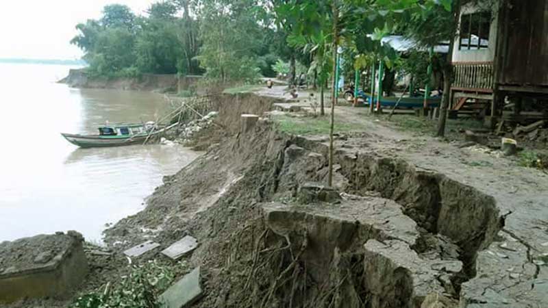 တုိက္ႀကီးၿမိဳ႕နယ္တြင္ ျမစ္ေရတိုက္စားမႈေၾကာင့္ ေနအိမ္ ၇၀ ေက်ာ္ အေရးေပၚေျပာင္းေရႊ႕
