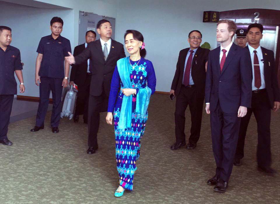 ေဒၚေအာင္ဆန္းစုၾကည္ ၿဗိတိန္ႏွင့္ အေမရိကားခရီးစဥ္ စတင္ထြက္ခြာ (ဓာတ္ပံု)