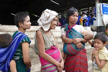 ေသနတ္က်ည္ဆန္ၾကား မေနရဲရင္ ၿမိဳင္ႀကီးငူမွာ ဆင္းေနတဲ့ - စစ္ေျပးဒုကၡသည္တဦး