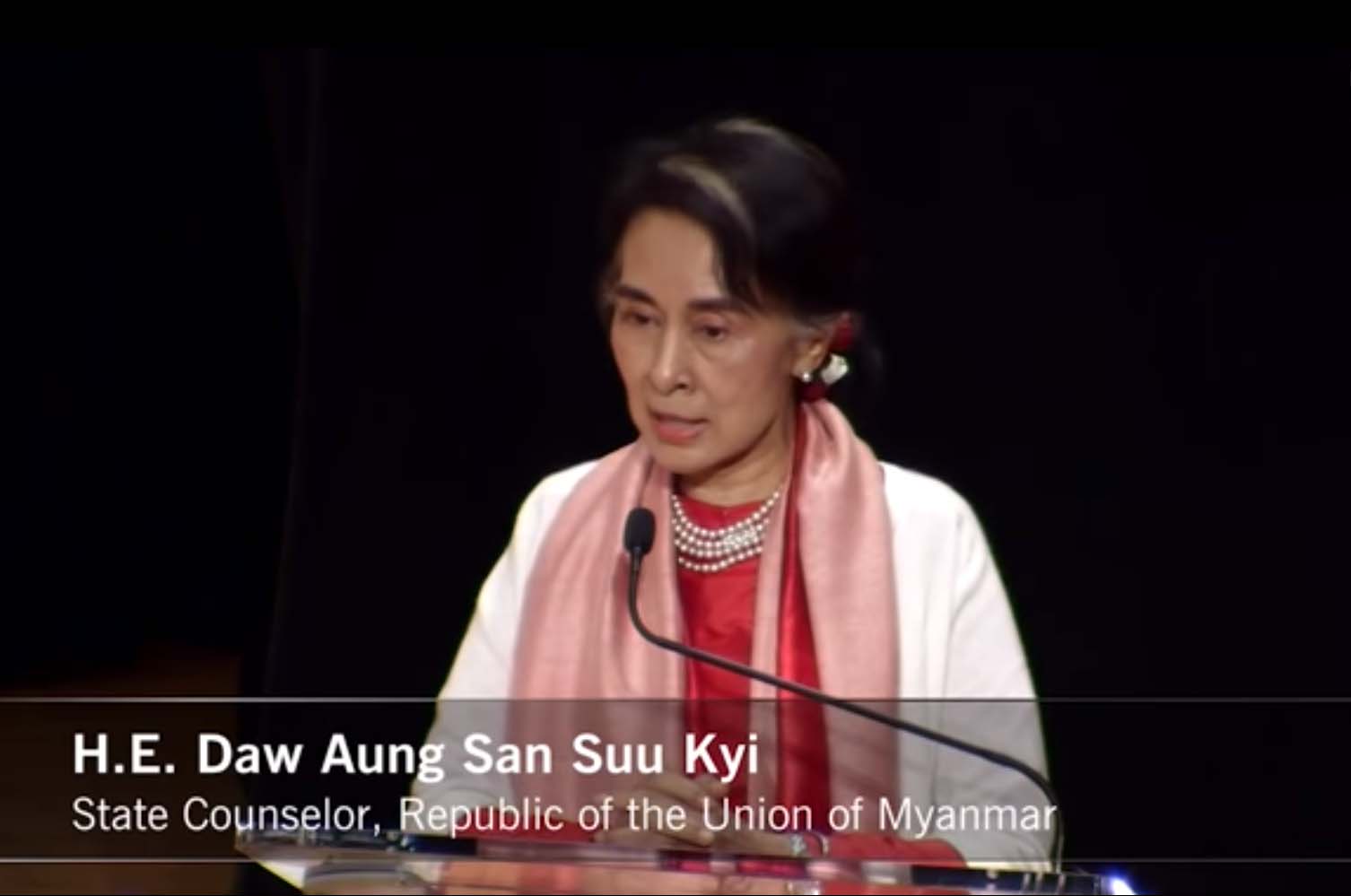 “စစ္မွန္တဲဲ့ ဒီမိုကေရစီႏိုင္ငံျဖစ္ခ်င္တယ္”- ေဒၚေအာင္ဆန္းစုၾကည္  (႐ုပ္သံ)