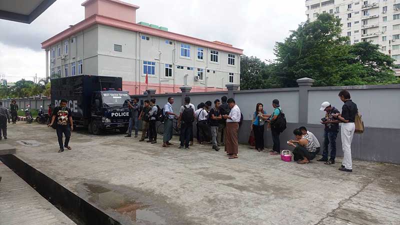 အင္း၀အပ္ခ်ဳပ္ဆိုင္အမႈ ေရွ႕ေနမ်ား ေရာက္မလာတာေၾကာင့္ ႐ံုးခ်ိန္း ေရႊ႕ဆိုင္း