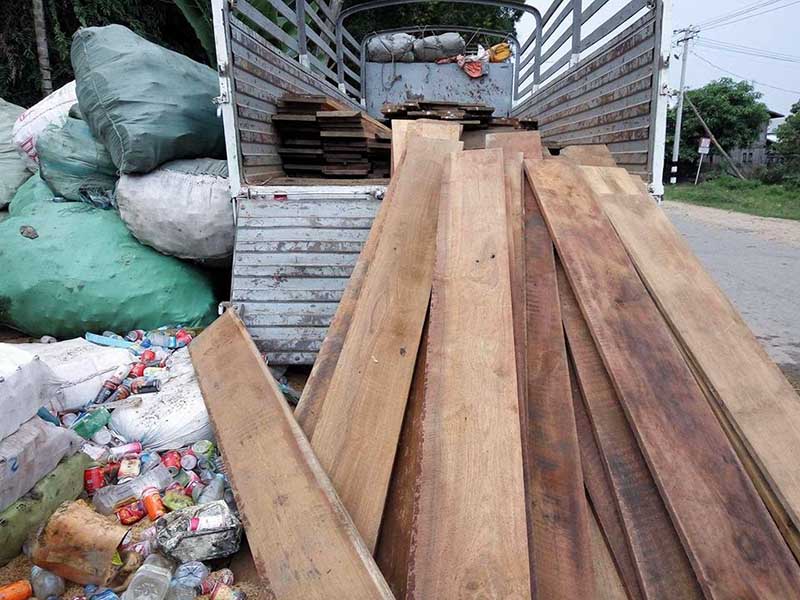 တရားမဝင္ သယ္ေဆာင္လာတဲ့ ကၽြန္းသစ္ႏွင့္ တမလန္း သစ္ေတြဖမ္းဆီးရမိ