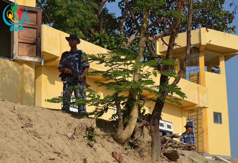 က်ီးကန္းျပင္နယ္ျခားေစာင့္စခန္းကို ဘဂၤါလီ ၉၀ ခန္႔ တုတ္ဓားမ်ားျဖင့္ ၀င္စီး၊ တပ္ဖြဲ႔၀င္ ၅ ဦးက်ဆံုး