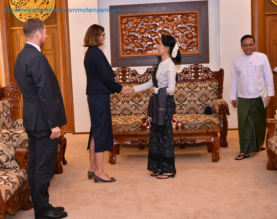 ေဒၚေအာင္ဆန္းစုၾကည္ ေနာ္ေ၀ႏွင့္ အိႏိၵယသံအမတ္မ်ားကို ေတြ႔ဆံု (ဓာတ္ပံု)