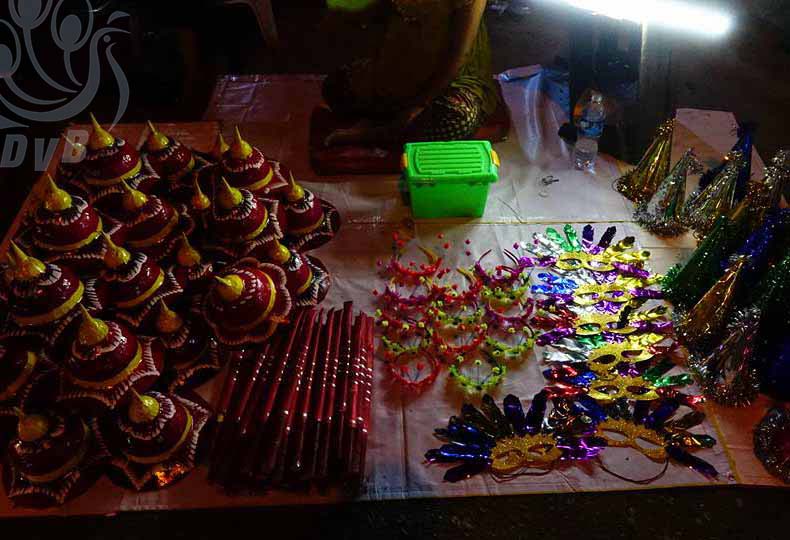 ႐ုိးရာမပ်က္ႏွစ္စဥ္က်င္းပတဲ့ ေရေက်ာ္သီတင္းက်ြတ္ေစ်းပြဲေတာ္ (ဓာတ္ပံု)