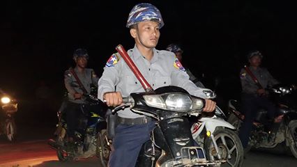 ဘူးသီးေတာင္တြင္ ရဲတပ္ဖြဲ႔က ညကင္းလွည့္စစ္ေဆး (ဓာတ္ပုံ)