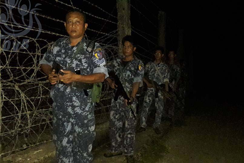 ျမန္မာ-ဘဂၤလားေဒ့ရွ္နယ္စပ္ျခံစည္း႐ုိးတြင္ နယ္ျခားေစာင့္တပ္ ကင္းလွည့္ (ဓာတ္ပံု)