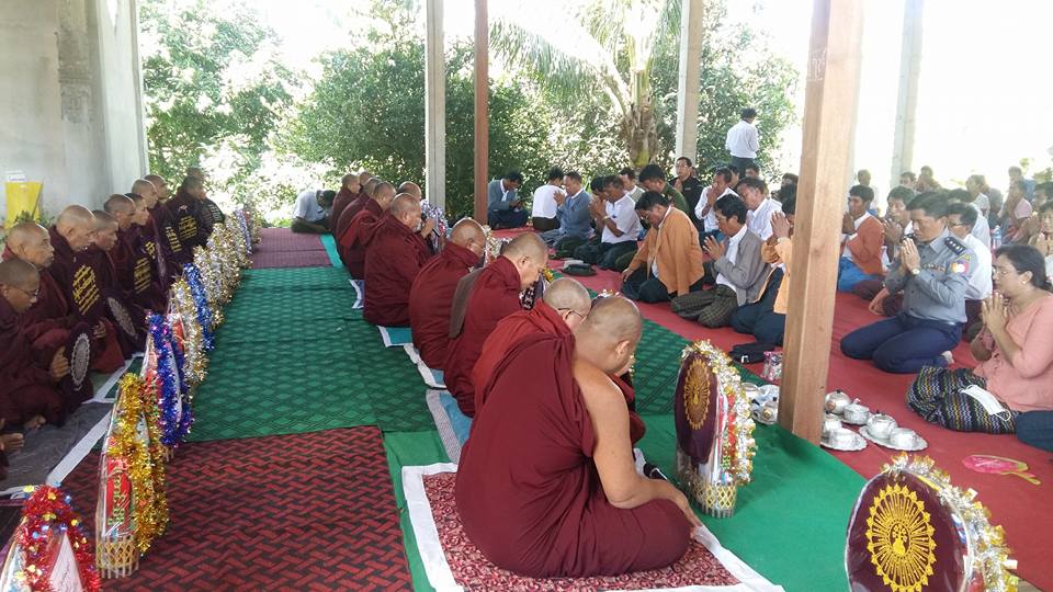 တိမ္းေမွာက္ခဲ့သည့္ အျမန္ေရယာဥ္ေၾကာင့္ ေသဆံုးသူမ်ားအား ရက္လည္ဆြမ္းသြပ္ျခင္း ျပဳလုပ္