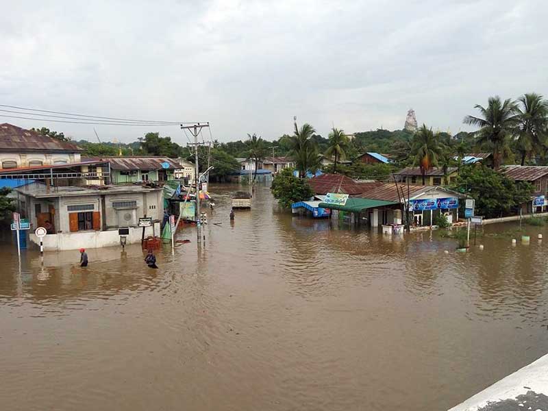 စစ္ကိုင္းတြင္ မိုးသည္းထန္စြာရြာသြန္းသျဖင့္ ၿမိဳ႕ေပၚ ၁၀ ရပ္ကြက္ ေရဖုံးလႊမ္း