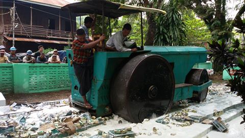 ၿမိတ္တြင္ အေကာက္ခြန္မဲ့ ဘီယာမ်ား ဖ်က္ဆီး