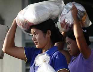 ျမန္မာေရေဘးဒုကၡသည္မ်ားကို ျမန္မာသံရံုးက ယာယီနိုင္ငံကူး လက္မွတ္လုပ္ေပးေန