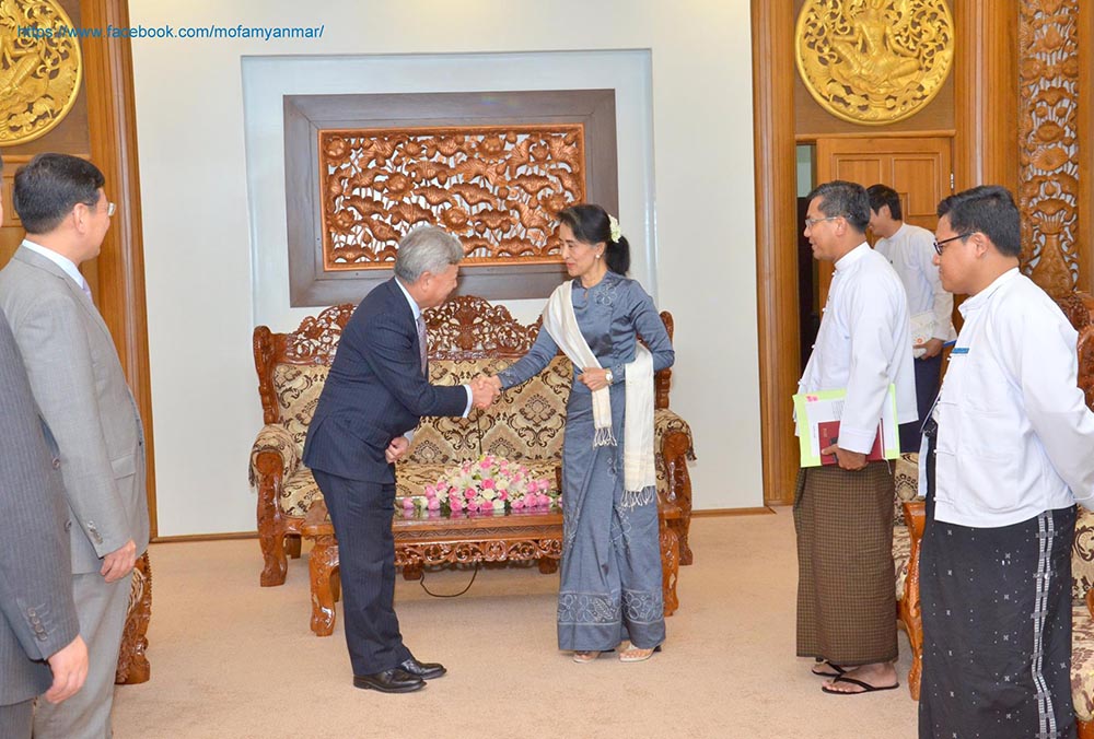 ျမန္မာ့အေျခခံအေဆာက္အဦဖြံြ႔ၿဖဳိးေရး ေဒၚေအာင္ဆန္းစုၾကည္ႏွင့္ AIIBဘဏ္ဥကၠ႒ေဆြးေႏြး
