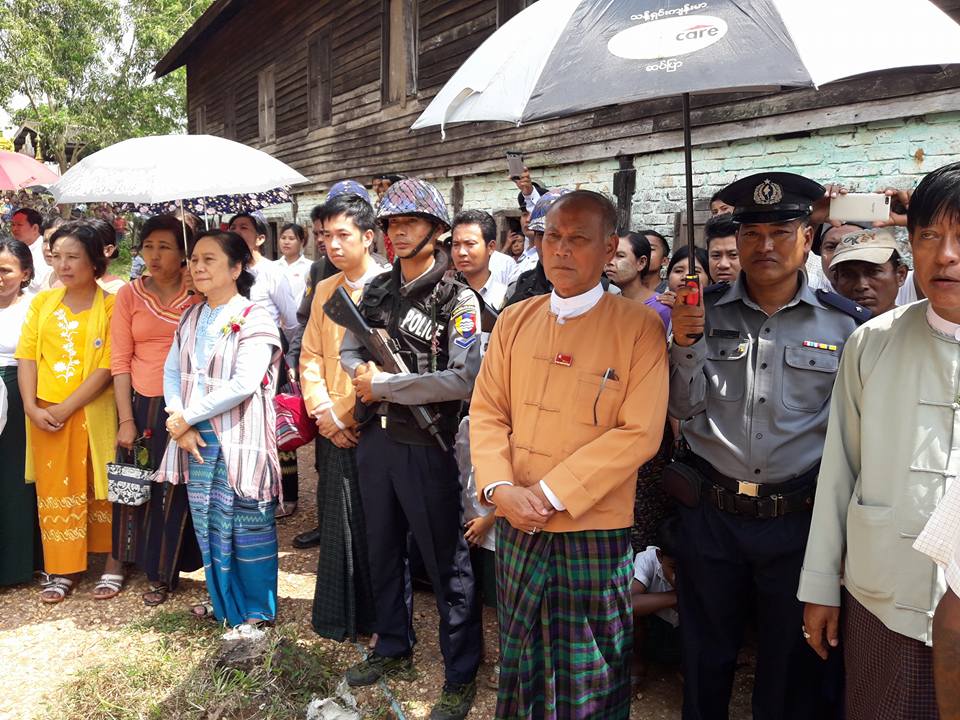 သရဲစီး စာသင္ေက်ာင္းအတြင္း  ပရေလာကသားမ်ားကို ေသနတ္ပစ္ေဖာက္ႏွင္ထုတ္