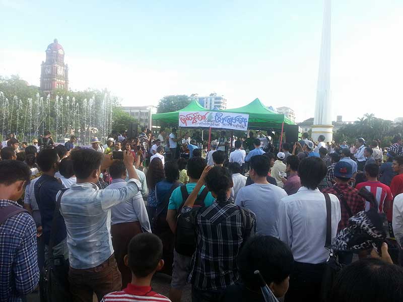 ျပည္တြင္းစစ္ရပ္စဲေရး လူထုလႈပ္ရွားမႈႏွင့္ၿငိမ္းခ်မ္းေရးဂီတေဖ်ာ္ေျဖပြဲ (ဓာတ္ပုံ)