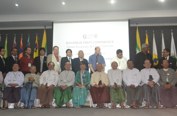 အစိမ္းေရာင္ စီးပြားေရးနဲ့ဖြ့ံျဖိုးေရးကြန္ဖရင့္ ေဒၚေအာင္ဆန္းစုၾကည္ တက္ေရာက္