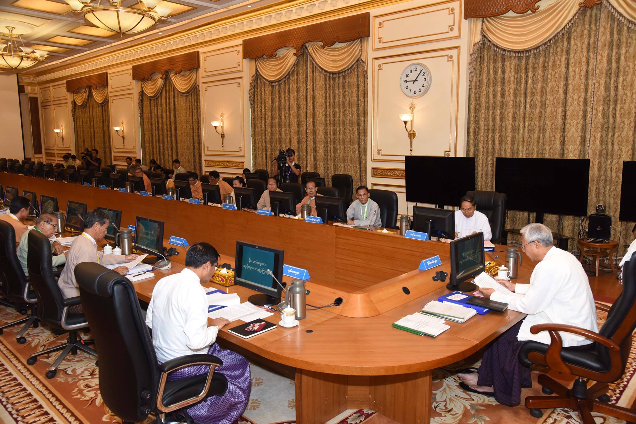 ျမန္မာ့စီးပြားေရးတိုးတက္မႈႏႈန္း ခန္႔မွန္းသည္ထက္ ေလ်ာ့နည္းႏိုင္ဟုသမၼတေျပာ
