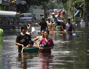 ဘန္ေကာက္က ေရေဘးဒုကၡသည္ ျမန္မာအလုပ္သမားအခ်ဳိ့ အကူအညီမရ
