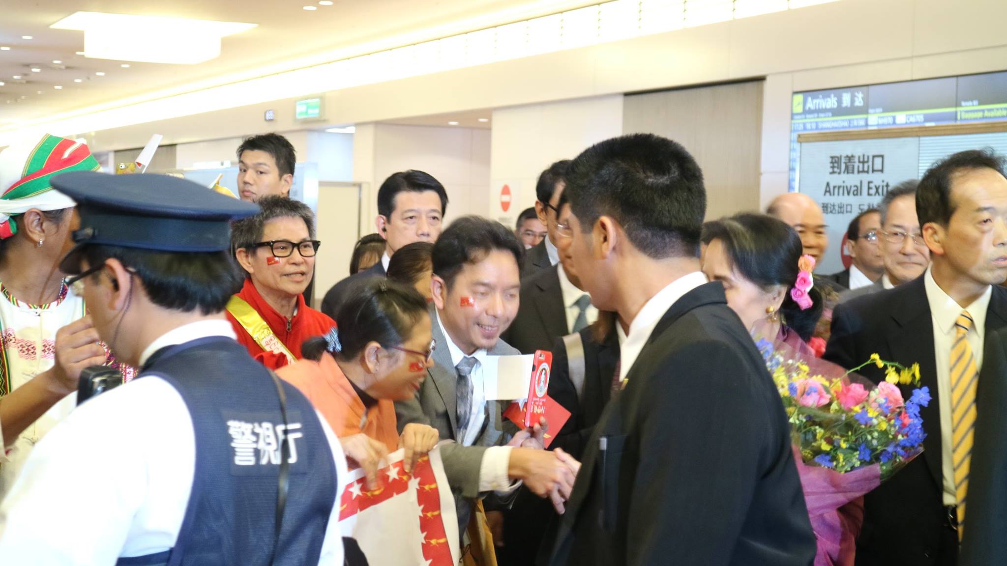 ေဒၚေအာင္ဆန္းစုၾကည္ တိုက်ဳိၿမိဳ႕ ေရာက္ရွိ၊ ဂ်ပန္ေရာက္ ျမန္မာမ်ားႀကိဳဆို (႐ုပ္သံ)