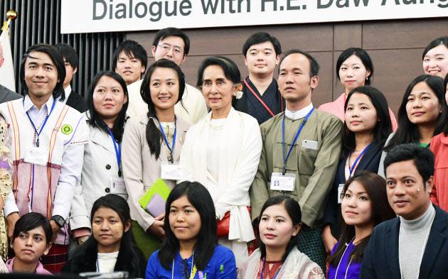 ႏုိင္ငံအတြက္ ေကာင္းက်ဳိးသယ္လာၾကရန္ ပညာေတာ္သင္မ်ားကုိ ေဒၚေအာင္ဆန္းစုၾကည္ မွာၾကား