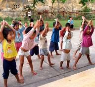 ကေမၻာဒီးယား မိဘမဲ့ကေလးေတြကို နိုင္ငံျခားခရီးသြားလုပ္ငန္း ဆြဲေဆာင္ရာတြင္ အသံုးခ်မႈကို တားျမစ္