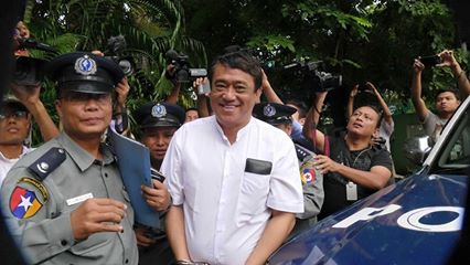 ဒီမိုကေရစီ၏မ႑ိဳင္မ်ား တိုးတိုက္မိျခင္း