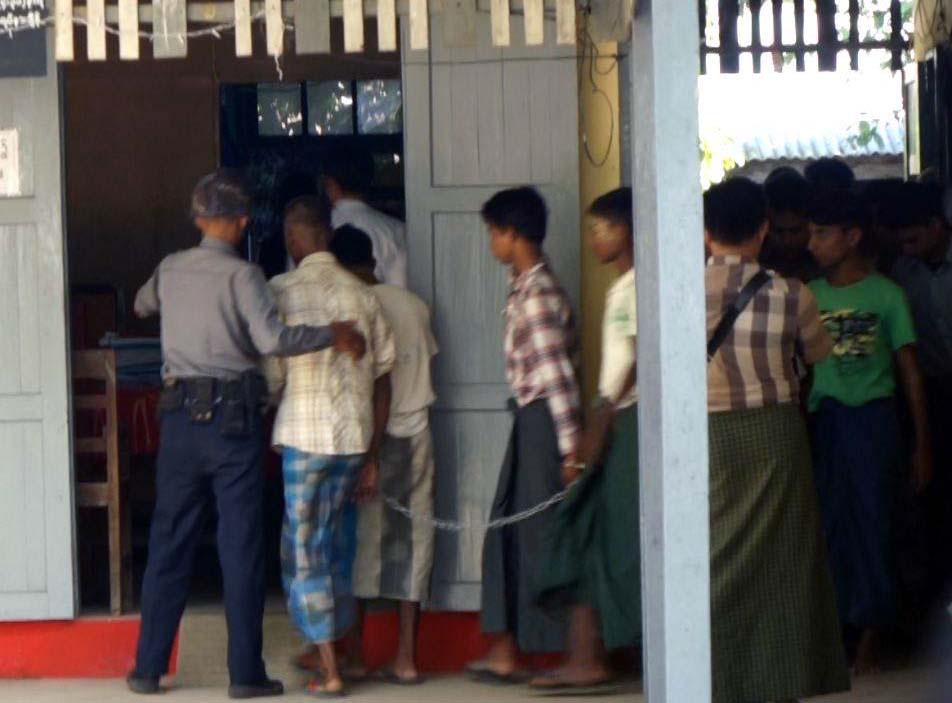 ခိုး၀င္ဘဂၤလီ ၁၇ ဦးကို အၿပီးသတ္အမိန္႔ခ်မွတ္
