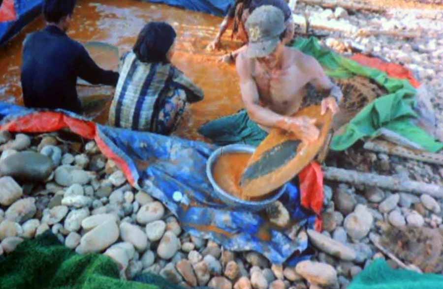 ခ်င္းတြင္းျမစ္႐ုိးတေလွ်ာက္ ေရႊတူးေဖာ္မႈရပ္တန္႔ရန္ ေဒသခံမ်ား ေတာင္းဆုိ