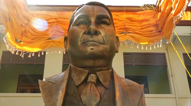 မႏၱေလးတကၠသိုလ္ကိုထူေထာင္ခဲ့သည့္ အာဇာနည္ေခါင္းေဆာင္ ဦးရာဇတ္ေၾကး႐ုပ္တု ဖြင့္လွစ္