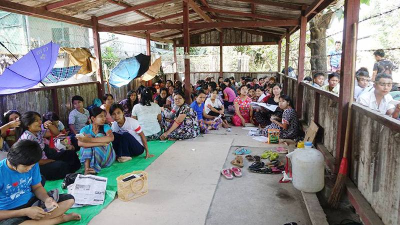 ေရႊမိ ပလတ္စတစ္စက္႐ံုအလုပ္သမားမ်ား ဆႏၵျပ