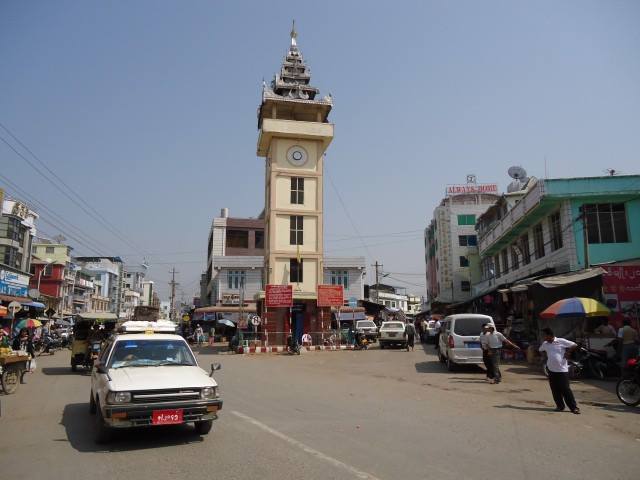 တုိက္ပြဲမ်ားေၾကာင့္ မူဆယ္မွ ႏုိင္ငံျခားသားဧည့္သည္ ၀င္ေရာက္မႈ သိသိသာသာေလ်ာ့က်