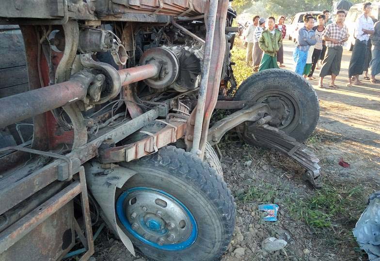 ႏြားလွည္းႏွင့္ ၁၂ ဘီးယာဥ္တိုက္၊ ၃ ဦးေသ ၄ ဦး ဒဏ္ရာရ