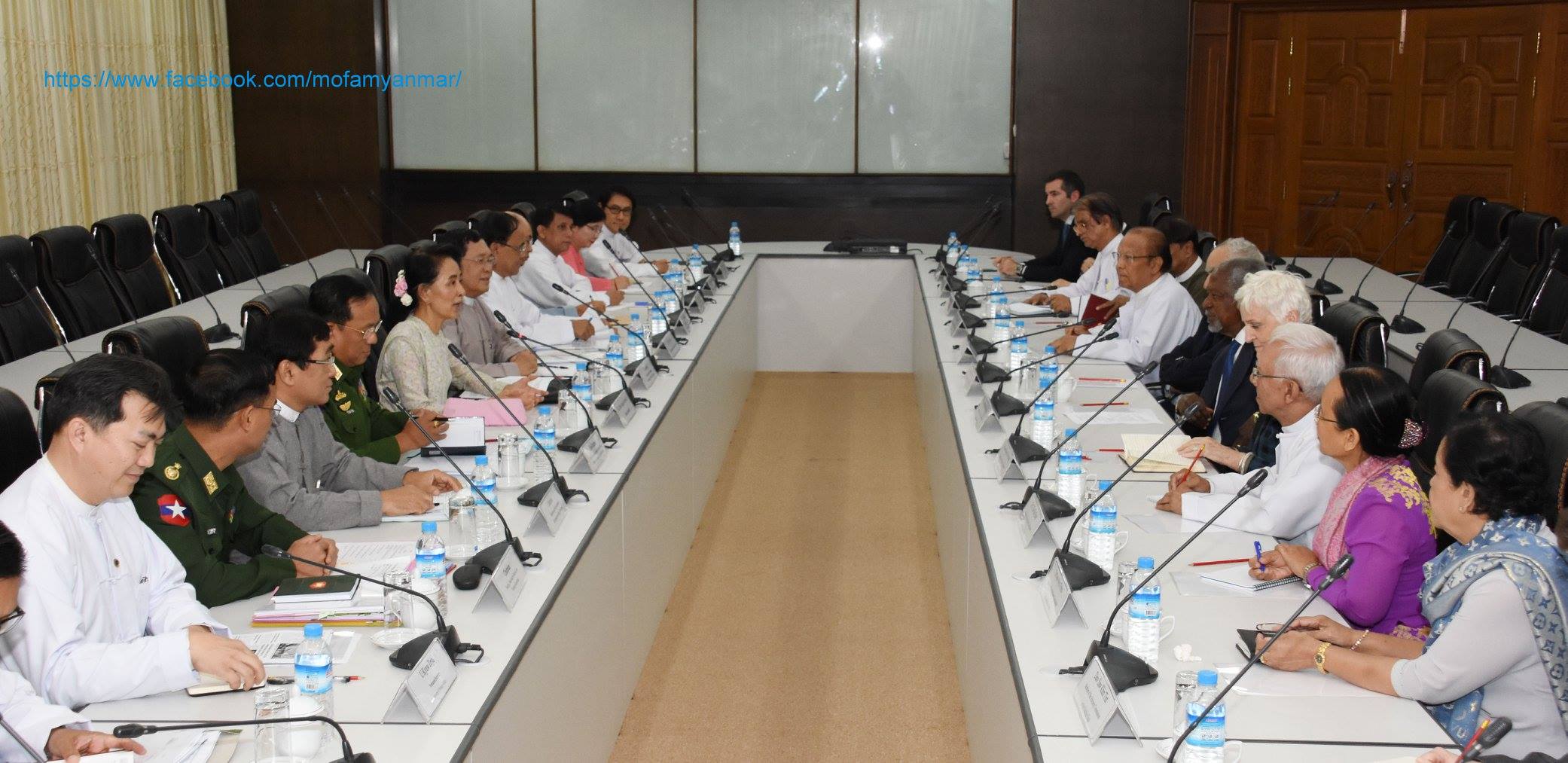 ေဒၚေအာင္ဆန္းစုၾကည္ႏွင့္ ရခိုင္ျပည္နယ္ဆိုင္ရာအၾကံေပးေကာ္မရွင္တို႔ေတြ႔ဆံု