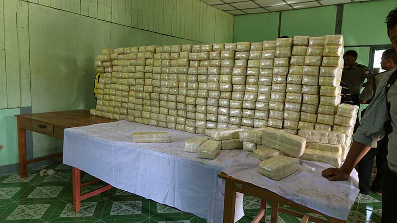 ပန္းေတာင္းၿမိဳ႕နယ္တြင္ စိတ္ႂကြေဆးျပား ၁၅ သန္းခန္႔ ဖမ္းမိ