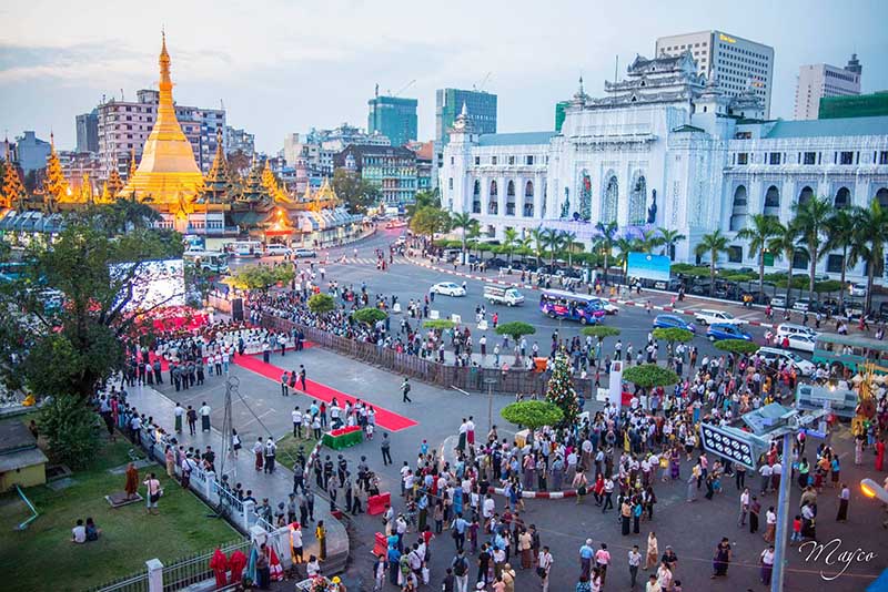 သက္၀င္လႈပ္ရွား ရန္ကုန္ၿမိဳ႕၏ လမ္းမမ်ား (ဓာတ္ပုံ)