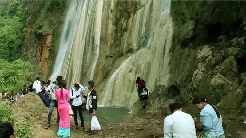 မႏၱေလးၿမိဳ႕အနီးတြင္ သဘာဝ သံုးဆင့္ေရတံခြန္တခု ေတြ႔ရွိ