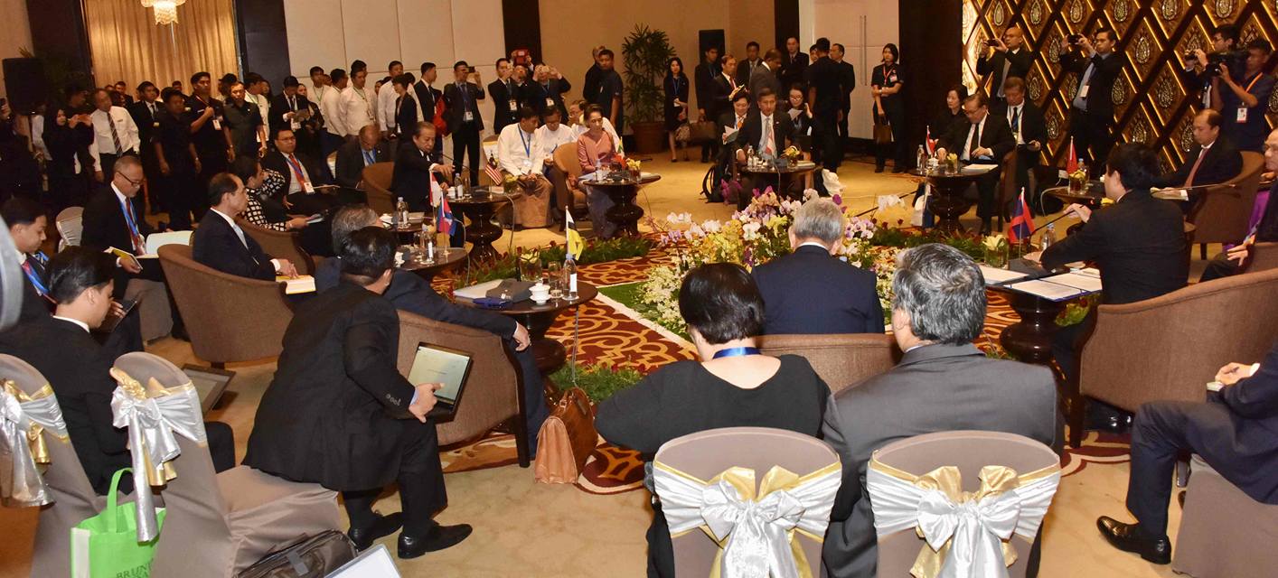 ေဒၚေအာင္ဆန္းစုၾကည္ႏွင့္ အာဆီယံႏိုင္ငံျခားေရး၀န္ႀကီးမ်ား အေရးေပၚစည္းေ၀း
