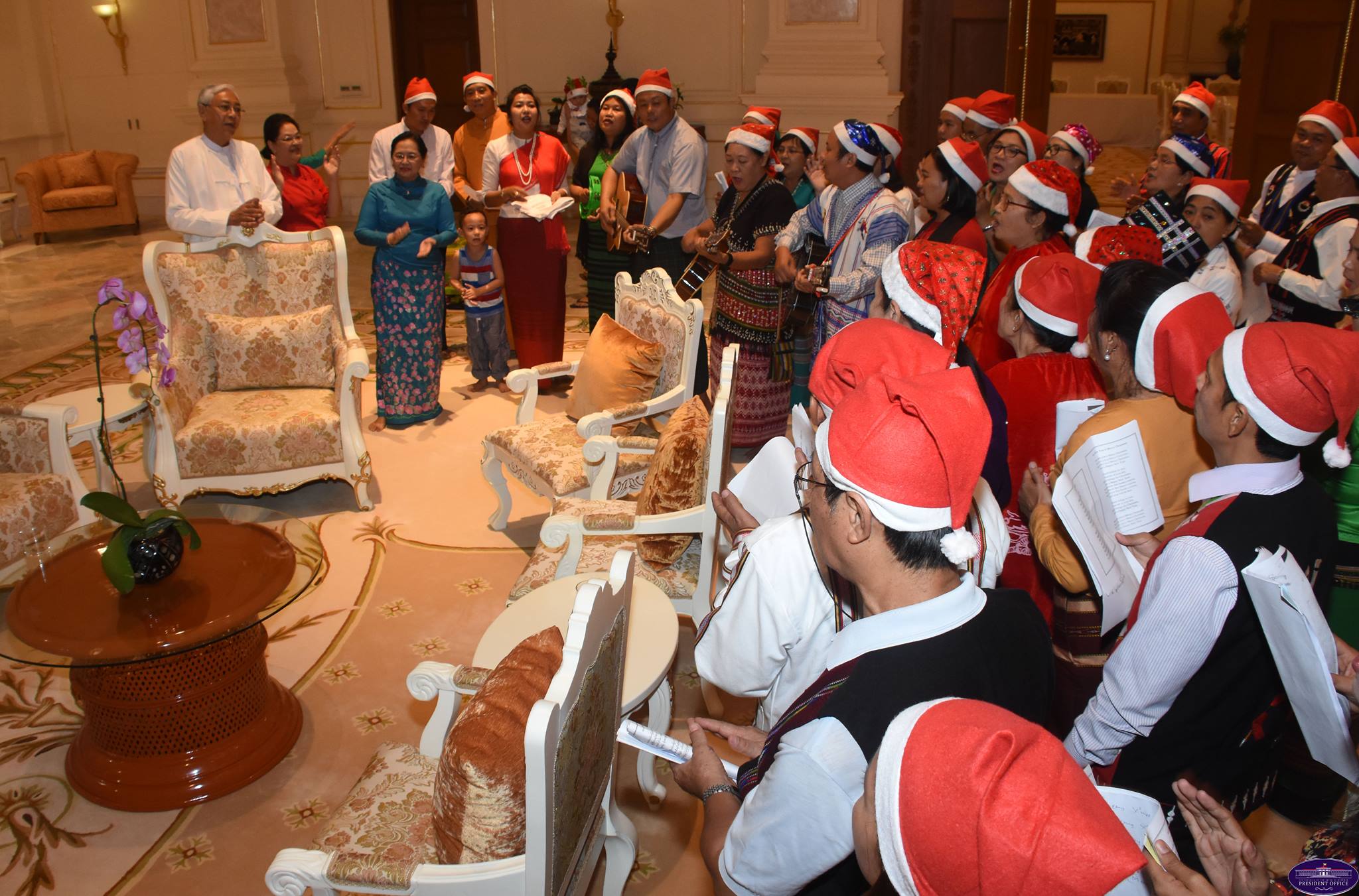 ေနျပည္ေတာ္ သမၼတအိမ္ေတာ္က ခရစၥမတ္ဓမၼေတးသံ (သတင္းဓာတ္ပံု)