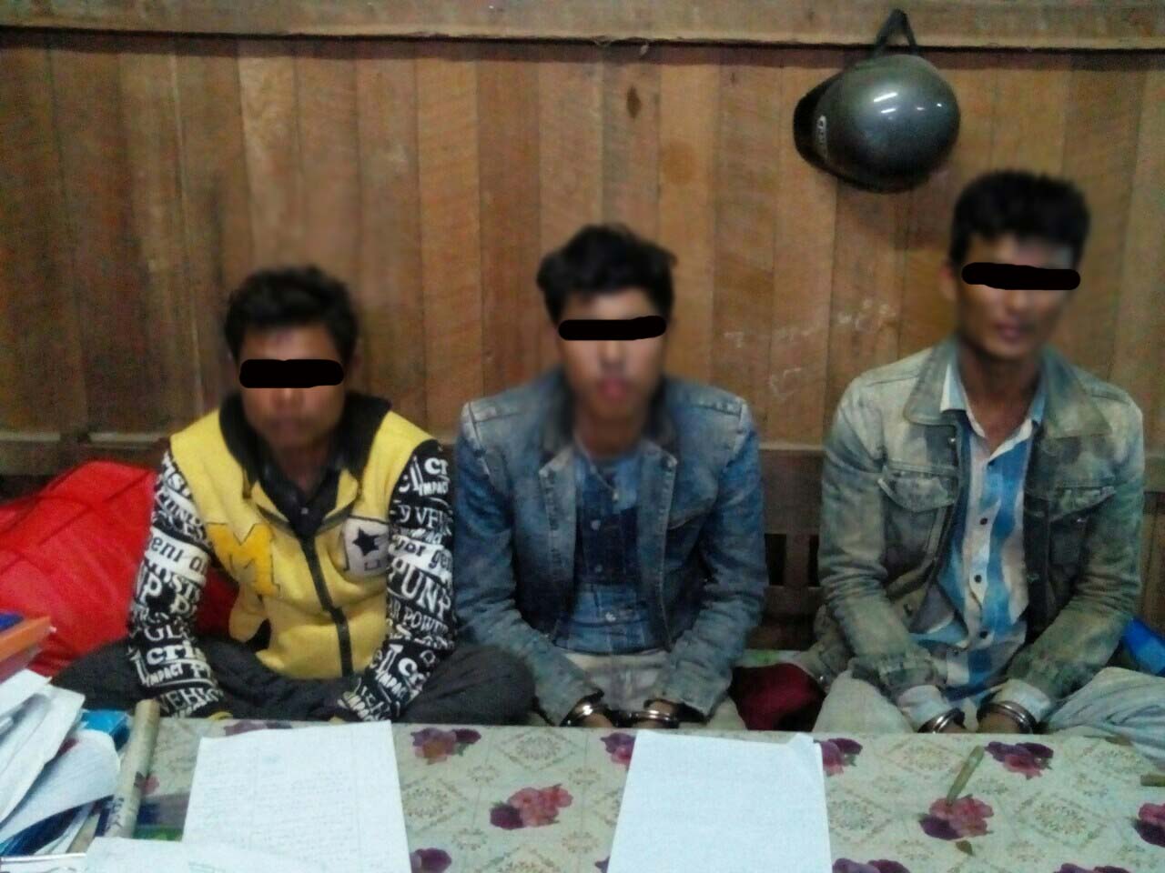 ကသာၿမိဳ႕နယ္​တြင္ ယမ္​းမႈန္႔မ်ား တရားမဝင္သယ္ေဆာင္သူမ်ားကို ဖမ္းမိ