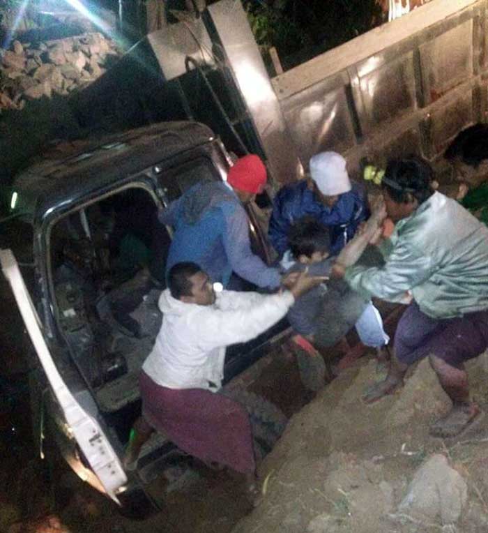 ကားႏွင့္ဆိုင္ကယ္ မ်က္ႏွာခ်င္းဆိုင္ တိုက္၊ မိသားစု ၃ ဦးေသဆံုး