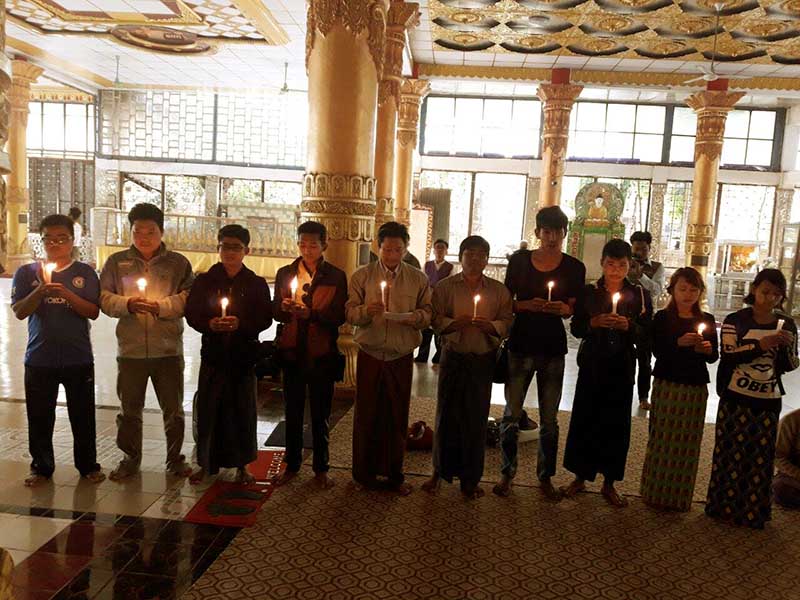 သတင္းေထာက္အသတ္ခံရမႈ အမႈမွန္ေပၚေပါက္ေရး စစ္ေတြတြင္ ဆုေတာင္းပြဲျပဳလုပ္