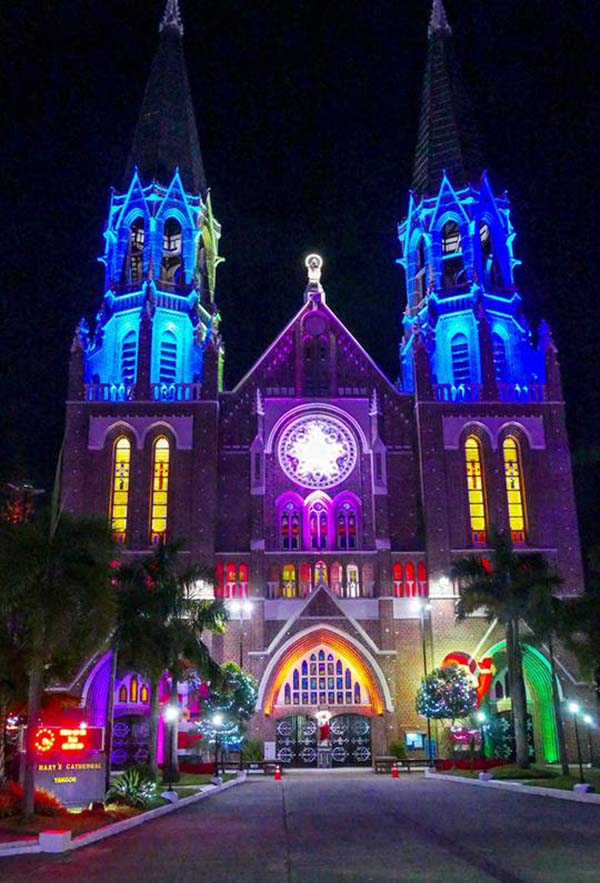 ရန္​ကုန္​ၿမိ႕ ခရစၥမတ္​​ေန႔ျမင္​ကြင္​းမ်ား (ဓာတ္ပုံ)