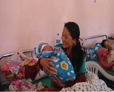 ကိုယ္ဝန္​ေဆာင္မိခင္​ေတြ ​ေဆး​ရံု​ေတြမွာ ​ေမြး​ဖြား​ဖို့​ နီ​ေပါအစိုး​ရ ​ေငြ​ေထာက္ပံ့​