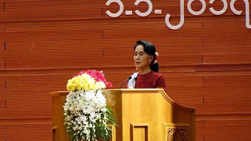 ပစ္ရင္းခတ္ရင္း ၿငိမ္းခ်မ္းေရးမရႏိုင္ဟု ေဒၚေအာင္ဆန္းစုၾကည္ ေျပာ