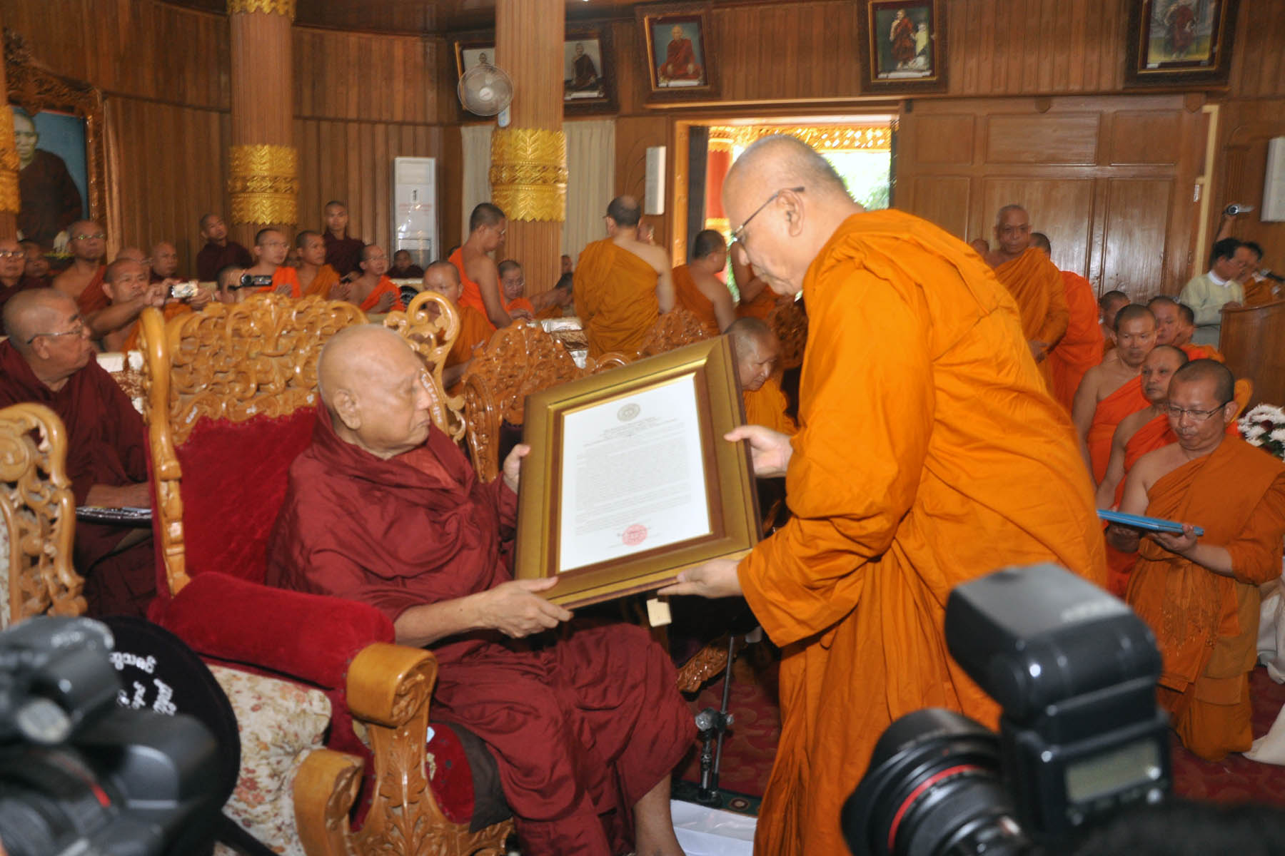ေ႐ြွႊက်င္ဆရာ​ေတာ္ဘုရား​ၾကီး​ကို ထိုင္း​နိုင္ငံက ဂုဏ္ထူး​ေဆာင္ပါရဂူဘြဲ့​ခ်ီး​ျမွင့္​