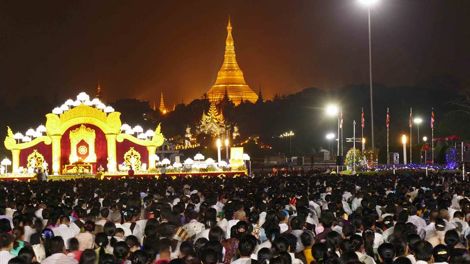 ျပည္သူ႔ရင္ျပင္တြင္က်င္းပသည့္ ႏွစ္​သစ္​ကူး တရားအလႉဓမၼသဘင္​ (သတင္းဓာတ္ပံု)